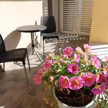 Apartamento La Casa Di Loris Sarzana Exterior foto