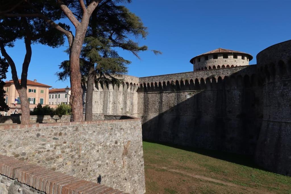 Apartamento La Casa Di Loris Sarzana Exterior foto