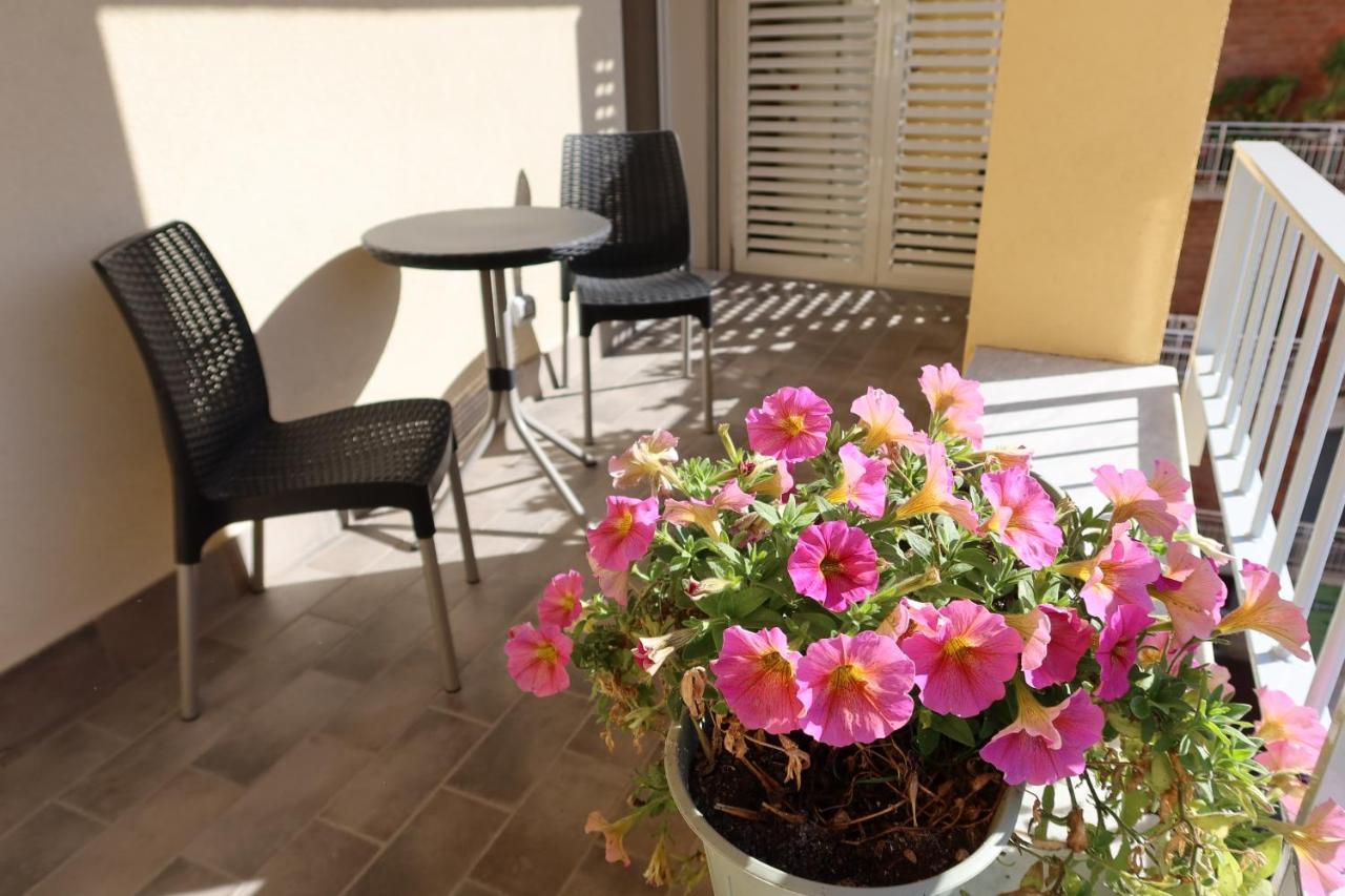 Apartamento La Casa Di Loris Sarzana Exterior foto